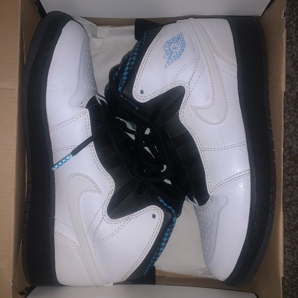 AIR JORDAN 1 RETRO “POWDER BLUE”
